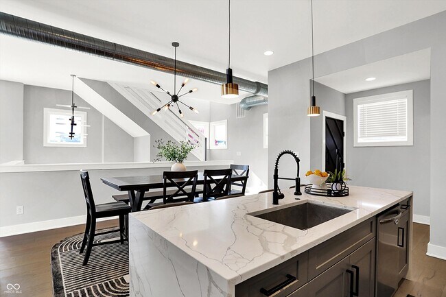 Building Photo - 816 East 21st St