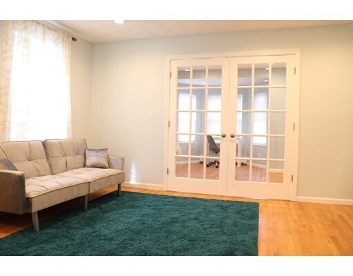 Building Photo - 12 Regent St