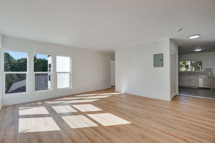 Building Photo - 2005 21st St