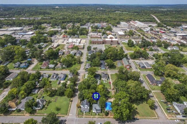 Building Photo - "Charming 2-Bed, 1-Bath Gem on Avenue H – ...