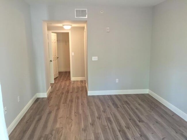 Building Photo - 4905 Midtown Ln