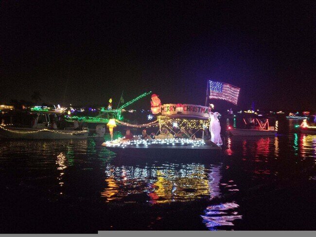 Building Photo - 560 Paula Ave