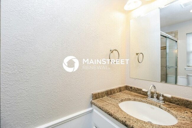 Building Photo - 3 Bedroom Pet-Friendly Home in MOORE, OK with Main Street Renewal