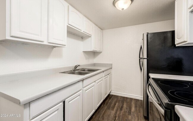 Building Photo - 4040 W Palomino Rd