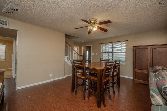 Building Photo - 5222 Jamaica Dr