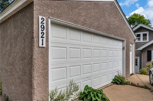 Building Photo - Awesome 2 BR/1 BA Single-Family Home in Ro...