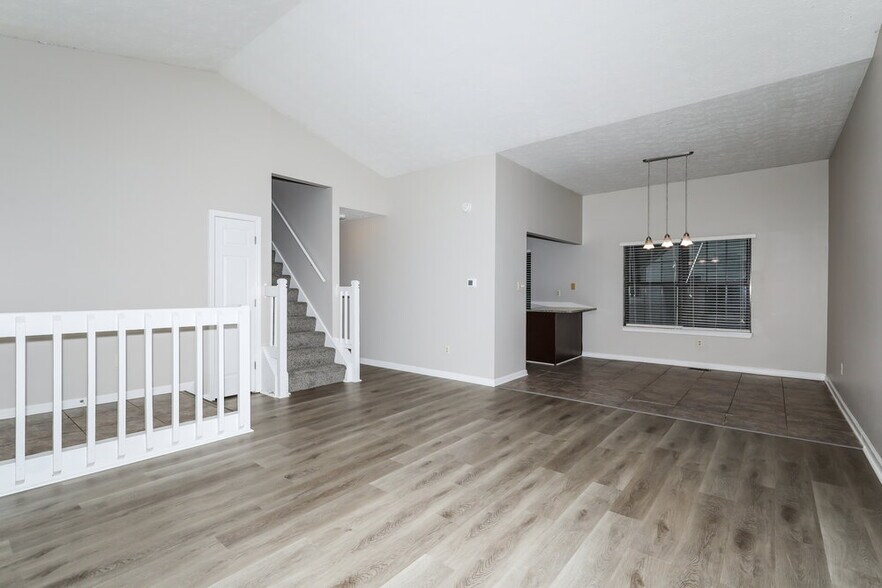 Building Photo - 12065 Rossi Dr