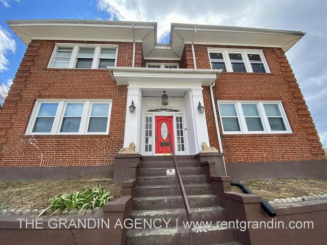 Primary Photo - 202 Elm Ave