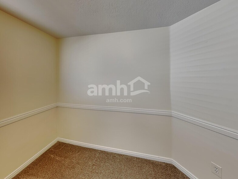 Building Photo - 8359 Sawtooth Oak Dr