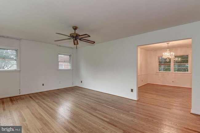 Building Photo - 335 N Madison St