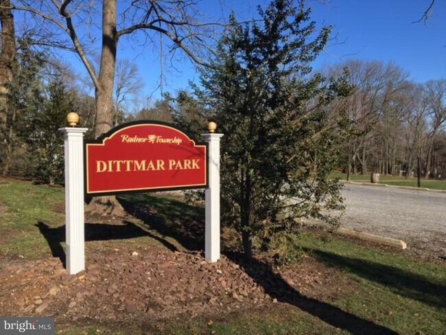 Building Photo - 120 Eaton Dr