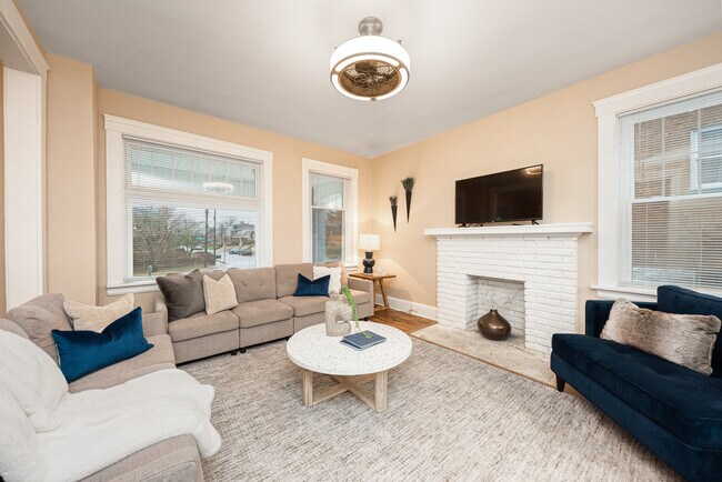 Building Photo - 215 E Mitchell Ave