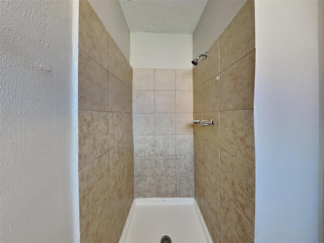 Building Photo - 9507 Water Park Ct