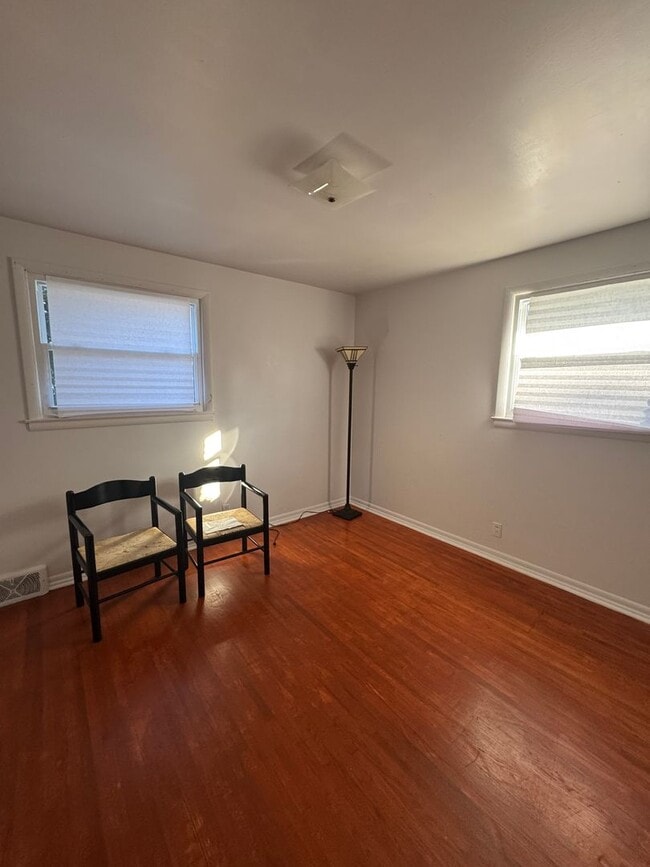 Building Photo - Spacious Brick Home in Desirable Inglewood – East Nashville