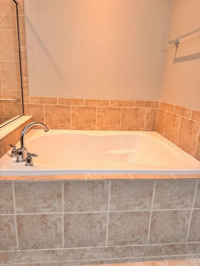 Building Photo - Condominium for rent