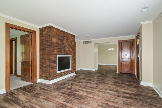 Building Photo - 1836 Morven Ave