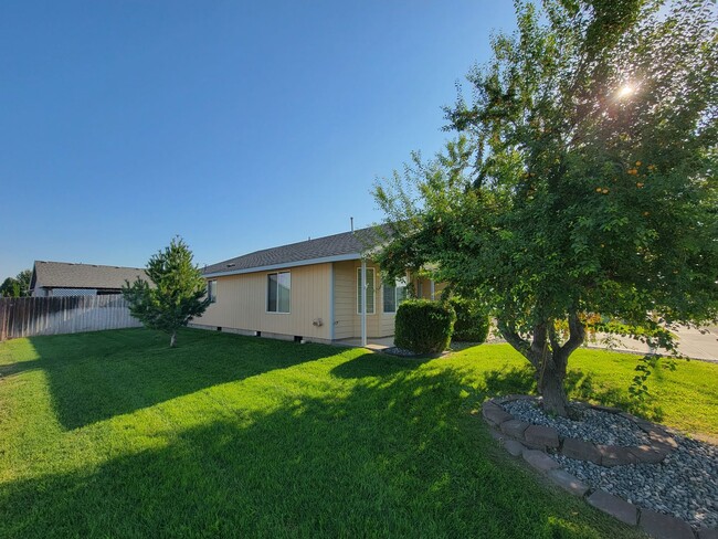 Building Photo - Nice home in West Pasco