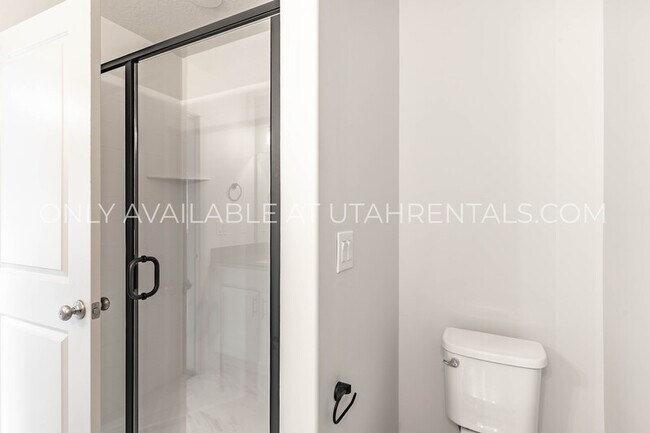 Building Photo - 1786 180 E