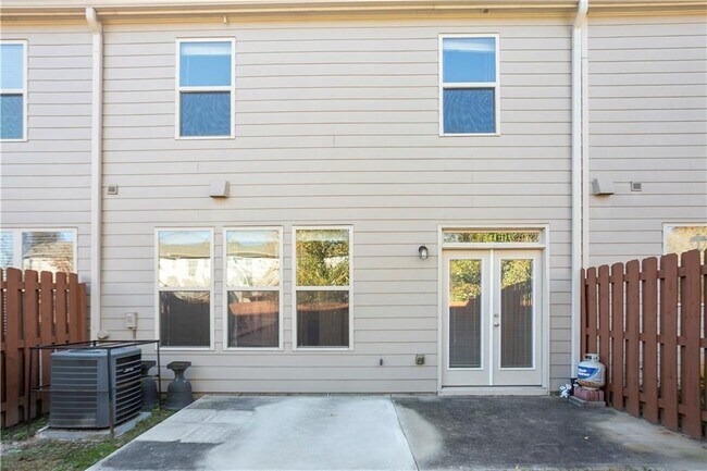 Building Photo - 2394 Whiteoak Ct SE