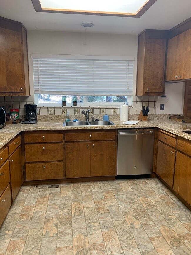 Building Photo - Lake Oroville Lake House with Spectacular Views!