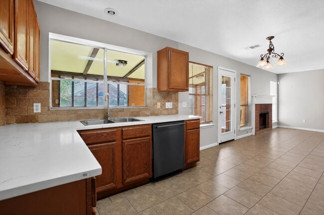 Building Photo - 20615 Valley Wells Dr