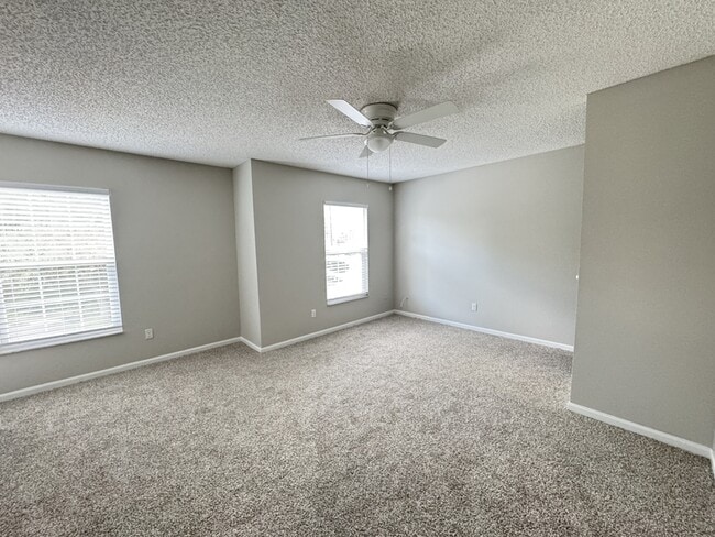 Building Photo - 4447 Brook Hollow Cir