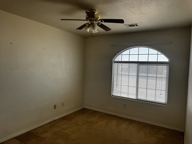 Building Photo - 16324 Victoria Dr