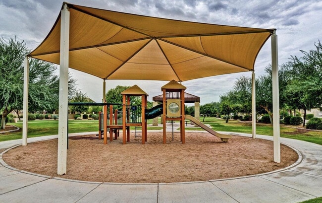 Building Photo - 14284 W Woodbridge Ave