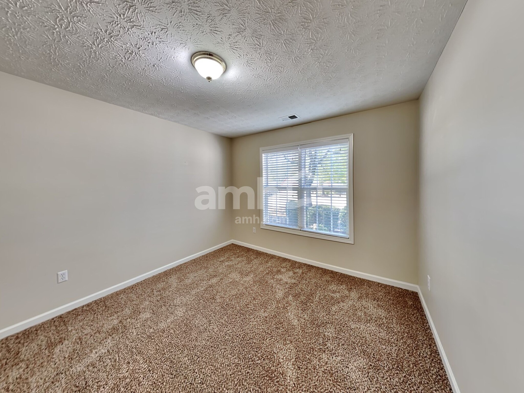 Building Photo - 661 Stonecrest Dr