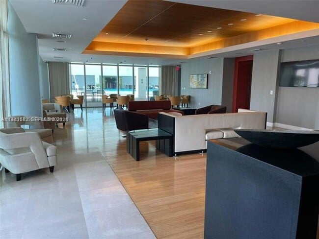 Building Photo - 500 Brickell Ave