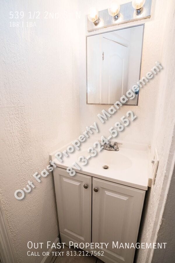 Building Photo - 539 1/2 2nd St N-