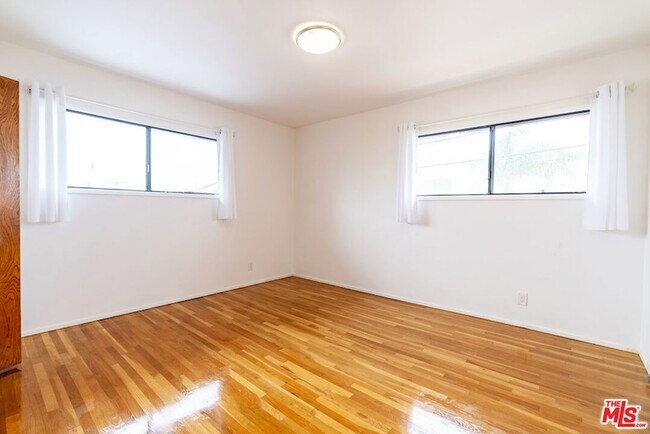 Building Photo - 443 Lomita St