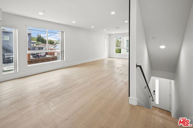 Building Photo - 2700 Larga Ave