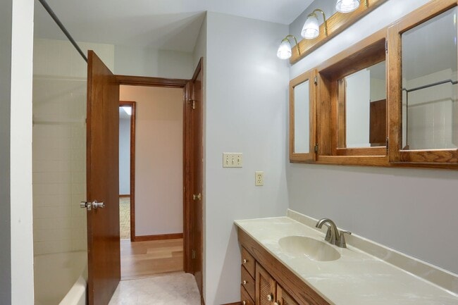 Building Photo - 4912 Follins Ct