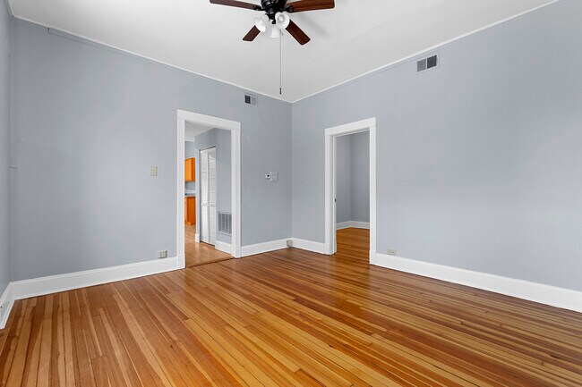 Building Photo - 1337 W Wrightwood Ave