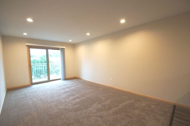 Building Photo - Pinto Suite