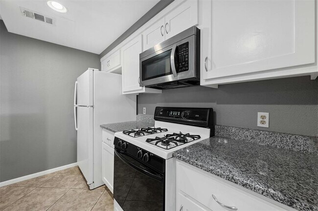 Building Photo - 1904 Goodrich Ave