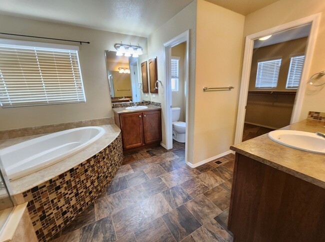 Building Photo - Gorgeous 6 Bedroom 4 Bathroom in Banning L...