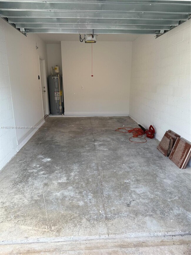 Building Photo - 4576 Hollister Ave