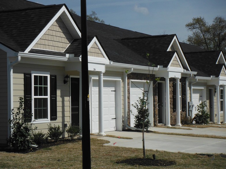 Primary Photo - Stonewyck & Lauren Lane Townhomes