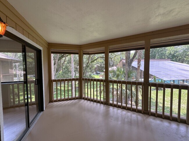 Building Photo - Lovely 2 Bedroom 2 Full bath Condo in the ...