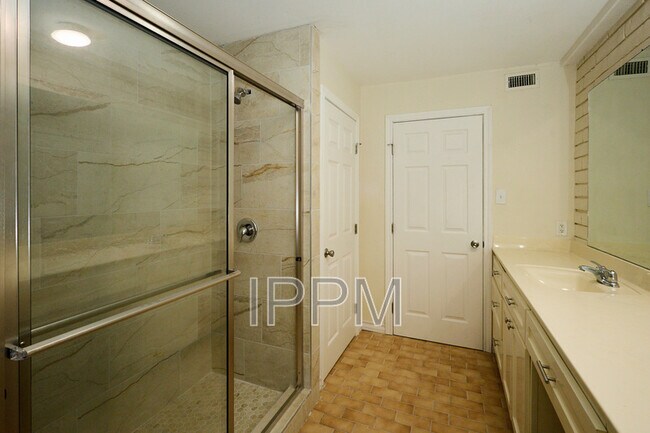 Building Photo - 5108 Manana Cir