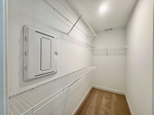 Building Photo - Practically New & Available May 1st! Luxur...