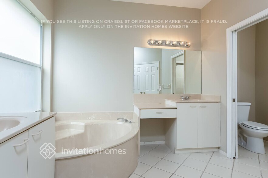 Building Photo - 6119 Oak Bluff Way