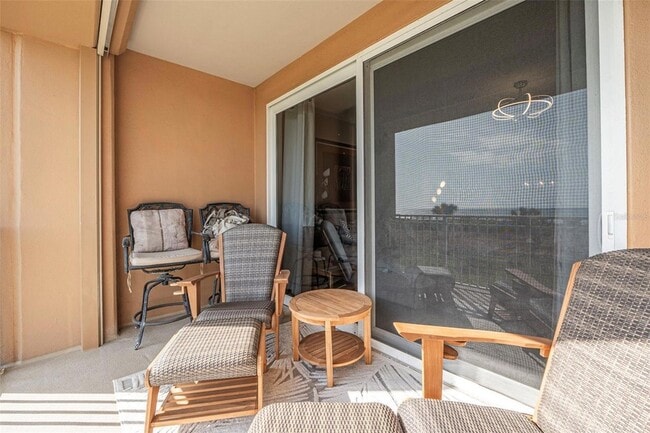 Building Photo - 60 Surfview Dr