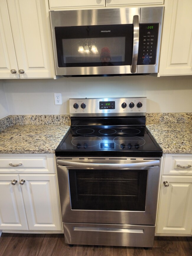 Building Photo - 4016 Pensacola Way