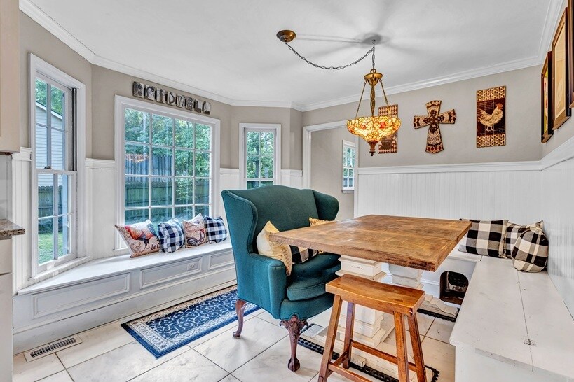 First floor kitchen - 4250 Edgewater Ct NW