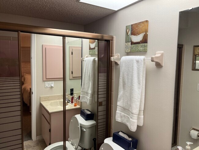 Building Photo - 3193 Desoto Dr