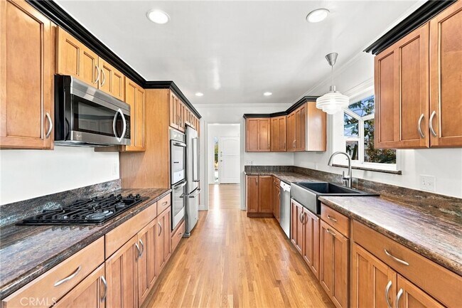 Building Photo - 1408 Harkness St