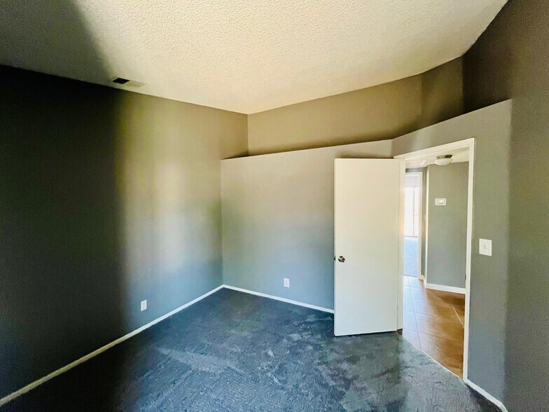 Building Photo - 4645 Alojar Ln